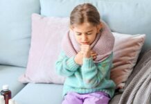 ДАЛИ ВАШАТА КАШЛИЦА Е ПРЕДИЗВИКАНА ОД КОВИД-19 ИЛИ ГРИП: Еве како да ја препознаете разликата