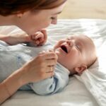 МАГИЈАТА НА ПРВИТЕ ТРИ МЕСЕЦИ ОД ЖИВОТОТ НА БЕБЕТО: Брз раст, први насмевки и многу учење