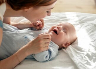 МАГИЈАТА НА ПРВИТЕ ТРИ МЕСЕЦИ ОД ЖИВОТОТ НА БЕБЕТО: Брз раст, први насмевки и многу учење