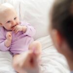 БРБОРЕЊЕТО Е ПОЧЕТОК НА ГОВОРОТ: Слушајте го, зборувајте му и насмевнете му се на бебето
