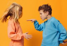 РИВАЛСТВО МЕЃУ БРАЌАТА И СЕСТРИТЕ: Во ретки случаи може да премине во насилство, кога едното дете физички го повредува другото редовно