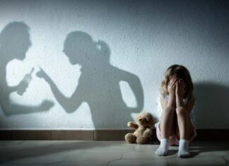 Што да не се зборува пред децата: Разговори што може да влијаат на нивното чувство за безбедност