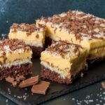 РЕЦЕПТ НА ДЕНОТ: Кремаст колач со ванила, чоколадо и кокос