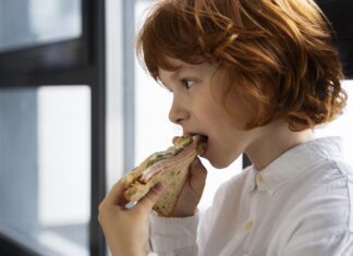 НЕ СЕКОЈ ДЕН ИМА МОЖНОСТ ЗА ГОТВЕНО: Зошто родителите не треба да чувствуваат вина за брзите оброци