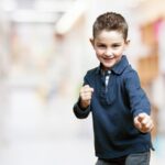 ПСИХОЛОЗИТЕ ОТКРИВААТ: Овие мали родителски постапки градат отпорност кај детето