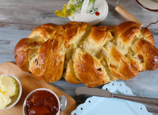 РЕЦЕПТ НА ДЕНОТ: Млечна плетенка која исчезнува штом ја ставите на маса