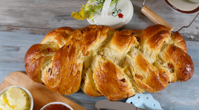 РЕЦЕПТ НА ДЕНОТ: Млечна плетенка која исчезнува штом ја ставите на маса