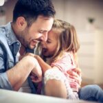 ЉУБОВ ШТО ГРАДИ ИДНИНА: Зошто присутниот татко менува сè во животот на детето