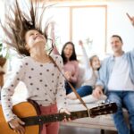 Моќта на музиката: Оваа активност ги прави децата посреќни и поемпатични