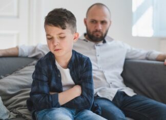 Кога детето не покажува почит: Четири знаци дека е време за нов пристап во воспитувањето