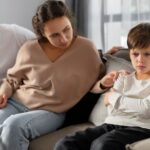 КОГА ОДНЕСУВАЊЕТО ЗБОРУВА: Знаци кои покажуваат дека детето му треба повеќе внимание