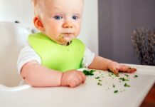 КОГА БЕБЕТО СЛАБО НАПРЕДУВА: Кои се најдобрите намирници за здрав раст и зголемување на телесната тежина и кога да ги воведете