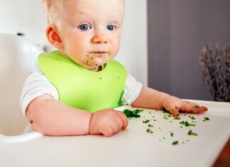 КОГА БЕБЕТО СЛАБО НАПРЕДУВА: Кои се најдобрите намирници за здрав раст и зголемување на телесната тежина и кога да ги воведете