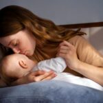 НЕОДОЛИВО И ОПОЈНО: Зошто бебињата имаат толку миризливо главче