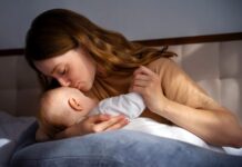 НЕОДОЛИВО И ОПОЈНО: Зошто бебињата имаат толку миризливо главче