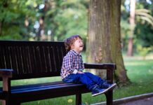 Како да го смирите детето кога е лутo: 10 фрази што навистина помагаат