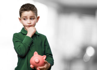 „Не можеме тоа да си го дозволиме“ – зошто фразата која често ја користиме со децата е штетна и како да ја промените