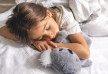 ЛЕСНО ЛЕГНУВАЊЕ ВО КРЕВЕТ: Како да го научите детето да заспива без борба