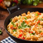 РЕЦЕПТ НА ДЕНОТ: Брз ориз со месо и зеленчук