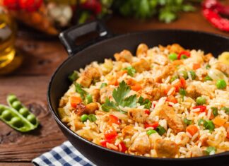 РЕЦЕПТ НА ДЕНОТ: Брз ориз со месо и зеленчук