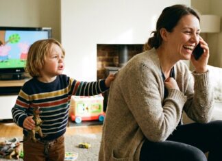 5 знаци дека како дете сте биле емоционално занемарени