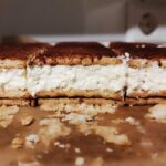 РЕЦЕПТ НА ДЕНОТ: Брз колач од бисквити и крем