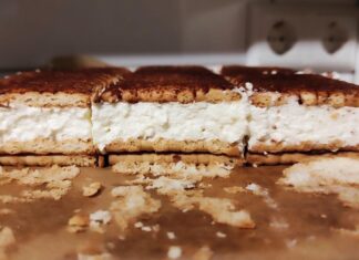 РЕЦЕПТ НА ДЕНОТ: Брз колач од бисквити и крем