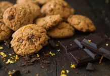 Божиќни колачиња со портокал и чоколадо