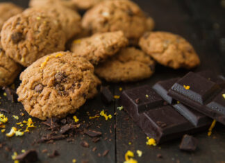 Божиќни колачиња со портокал и чоколадо