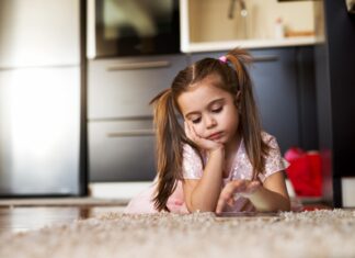 Зошто на бебињата (и децата) понекогаш треба да им биде здодевно