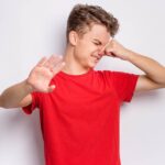 НЕПРИЈАТЕН МИРИС КАЈ ДЕТЕТО: Кога е знак за пубертет и како да се справите