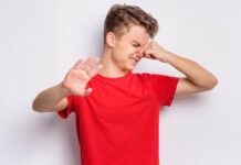 НЕПРИЈАТЕН МИРИС КАЈ ДЕТЕТО: Кога е знак за пубертет и како да се справите