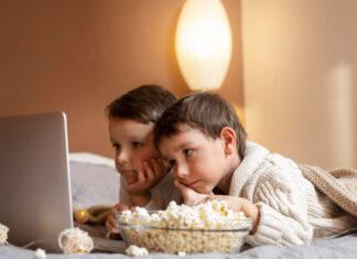 Предолгото време пред екран е поврзано со анксиозност до 13-годишна возраст