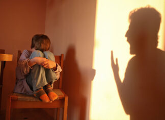 Гласно, но мудро: Како да се контролира бесот пред децата