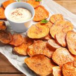 РЕЦЕПТ НА ДЕНОТ: Најздрави печени компири со кремаст сос