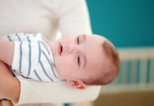 ШТО ДА НАПРАВИТЕ АКО ВАШЕТО БЕБЕ ПАДНЕ: Чекор по чекор – како да знаете дали е добро или треба да го види лекар