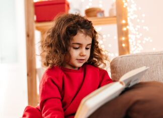 Едноставни родителски навики што го зајакнуваат детскиот ум