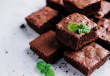 РЕЦЕПТ НА ДЕНОТ: Чоколадни брауни со крем сирење