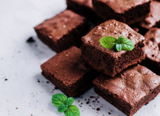 РЕЦЕПТ НА ДЕНОТ: Чоколадни брауни со крем сирење