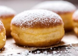 РЕЦЕПТ НА ДЕНОТ: Најубави воздушести и меки крофни