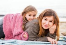 МИКРОХИМЕРИЗАМ: Во секој од нас живеат милиони клетки од мајката – науката открива како е тоа можно