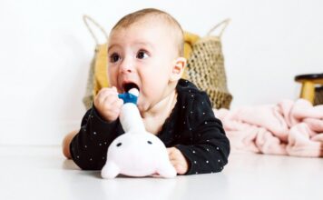 НЕНАДЕЈНА КАШЛИЦА ИЛИ ГУШЕЊЕ: Како да препознаете дали детето проголтало нешто?