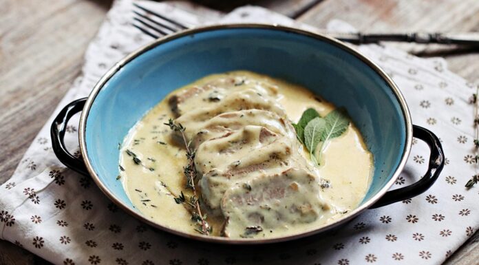 РЕЦЕПТ НА ДЕНОТ: Свински медалјони во сос на кои никој не може да оддолее