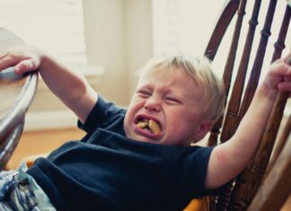 Три реченици што можат да го смират детето за време на излив на бес