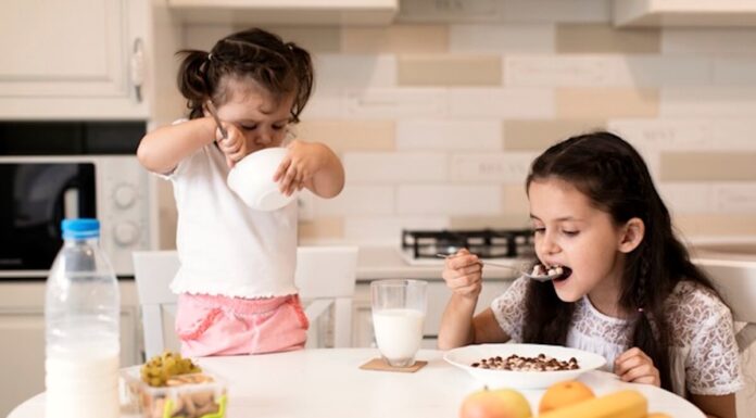 Како да поставите здрав однос кон слаткото: Правила што ќе му помогнат на детето, а нема да создадат „забрането овошје“