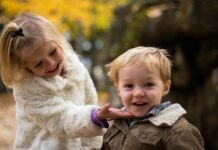 Кога детето се чувствува „помалку вредно“ во семејството – тивки последици од споредувањето