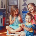 Дали редоследот на раѓање ја обликува личноста? Ново големо истражување носи изненадувачки одговори