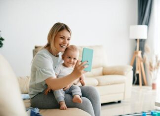 Најопасната работа што родител може да ја сподели на интернет