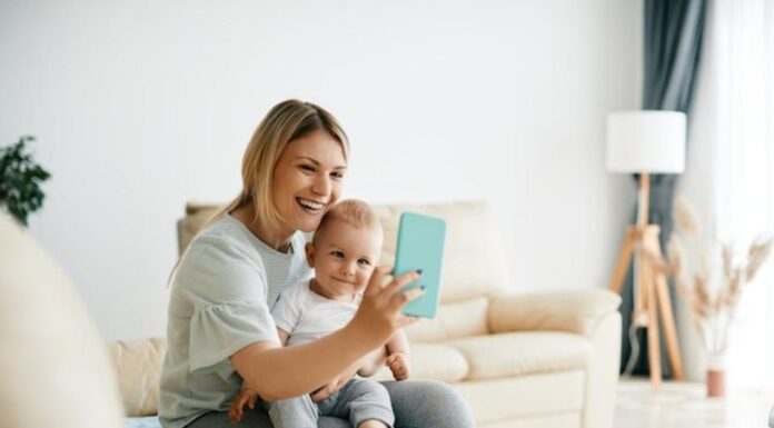 Најопасната работа што родител може да ја сподели на интернет