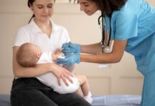 Како да го смирите бебето за време на вакцинирање?